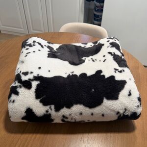 Members mark - B&W Cow print blanket